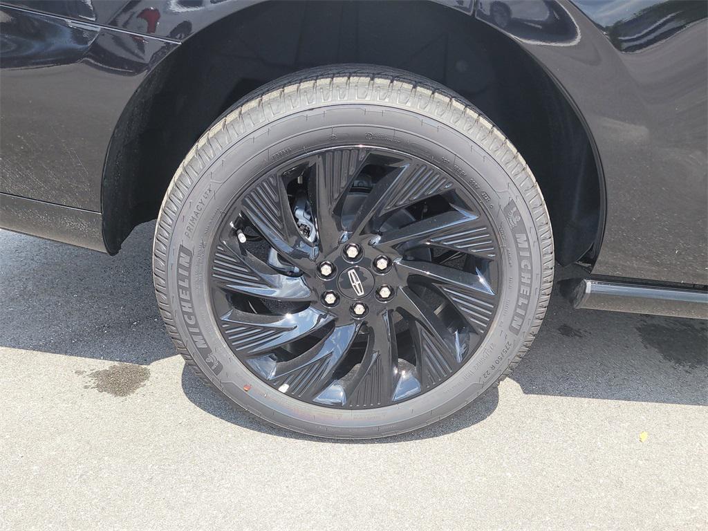 new 2025 Lincoln Navigator car, priced at $102,182