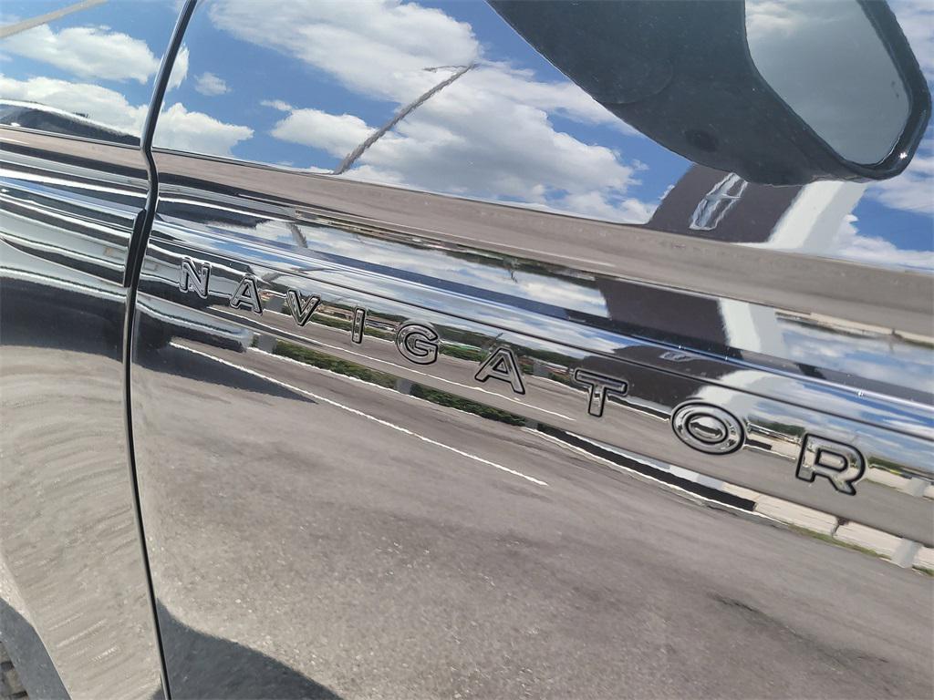 new 2025 Lincoln Navigator car, priced at $102,182