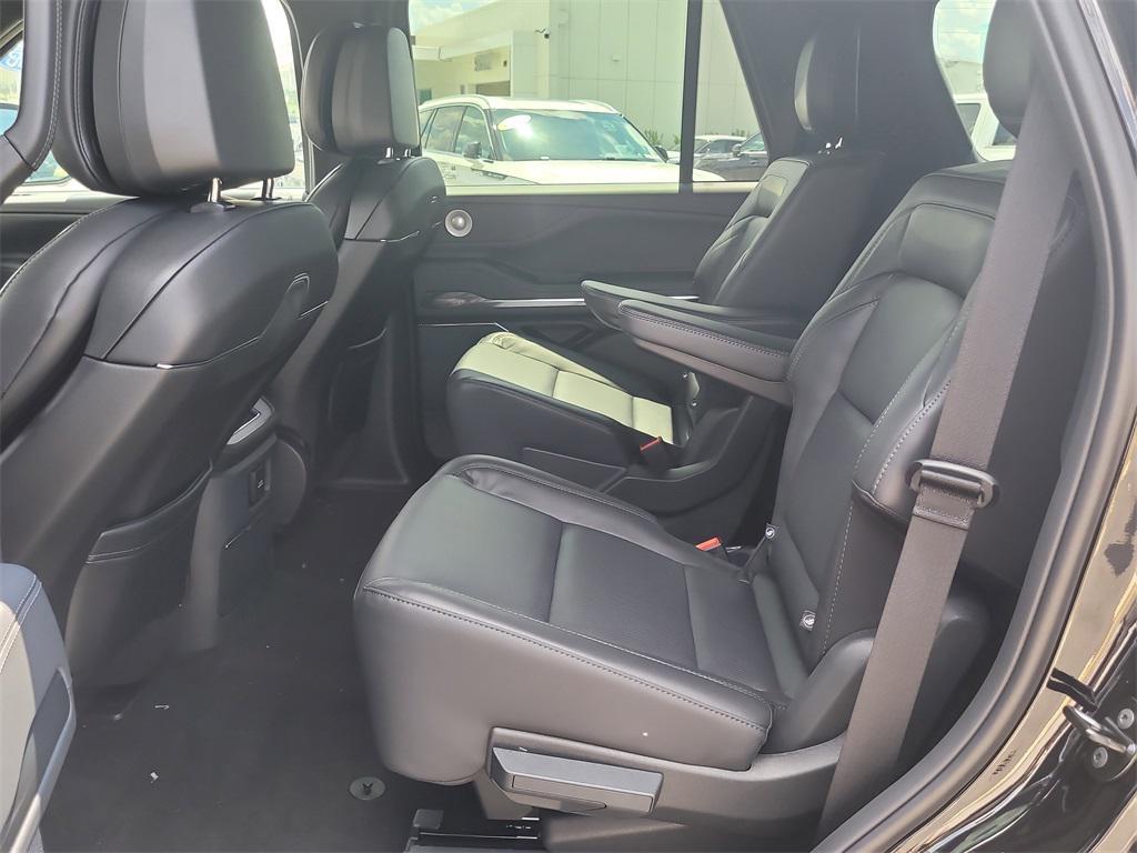 new 2025 Lincoln Navigator car, priced at $102,182