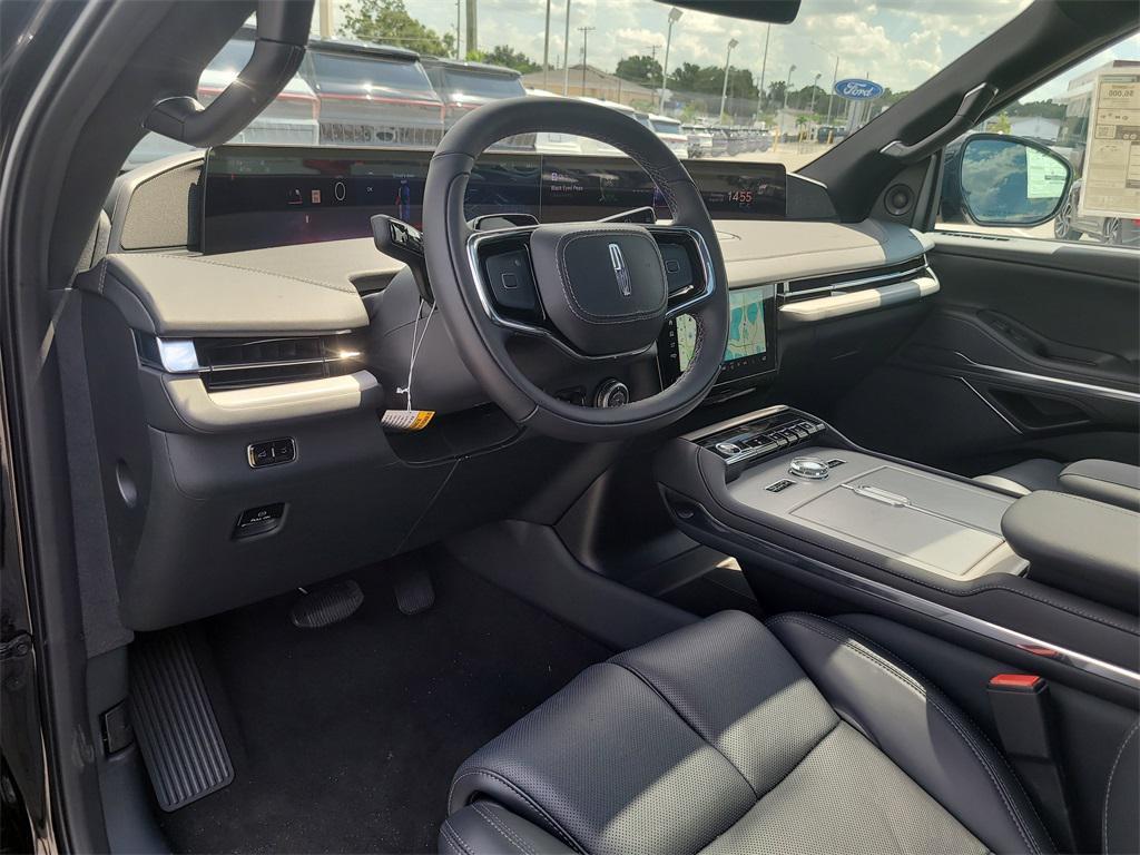 new 2025 Lincoln Navigator car, priced at $102,182