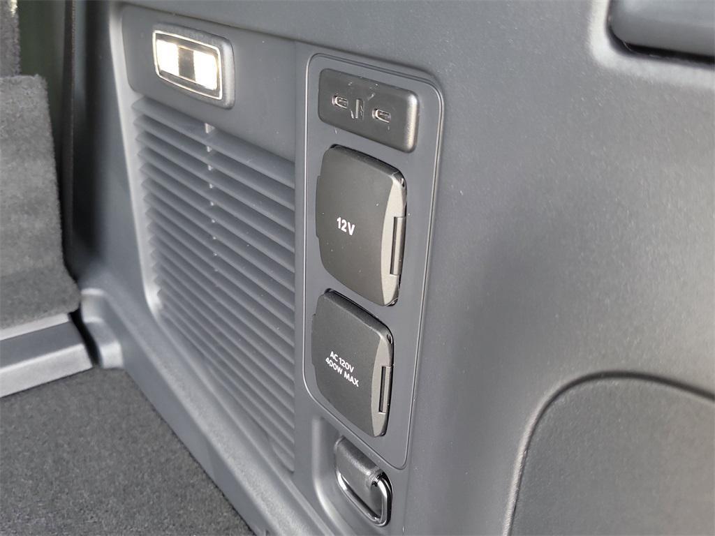 new 2025 Lincoln Navigator car, priced at $102,182