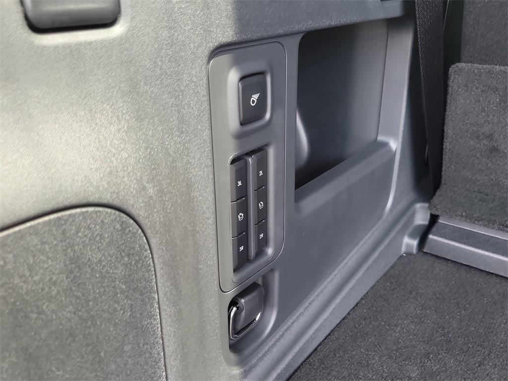 new 2025 Lincoln Navigator car, priced at $102,182
