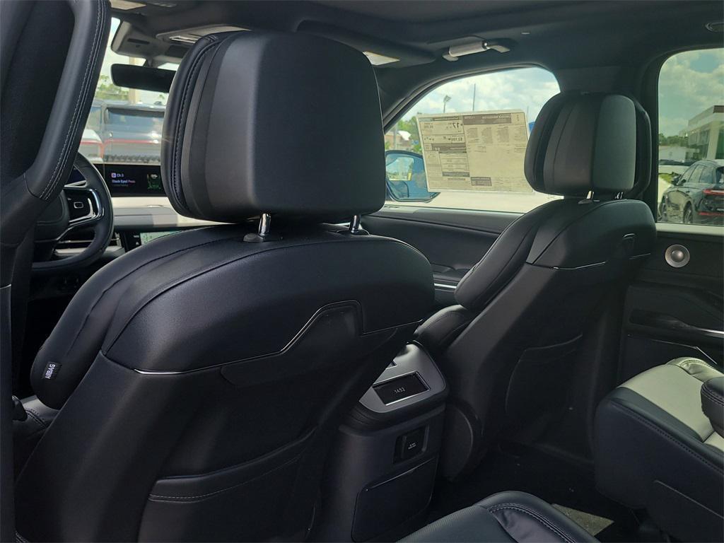 new 2025 Lincoln Navigator car, priced at $102,182