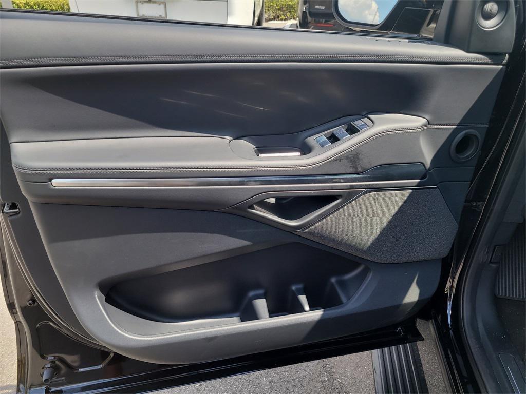 new 2025 Lincoln Navigator car, priced at $102,182