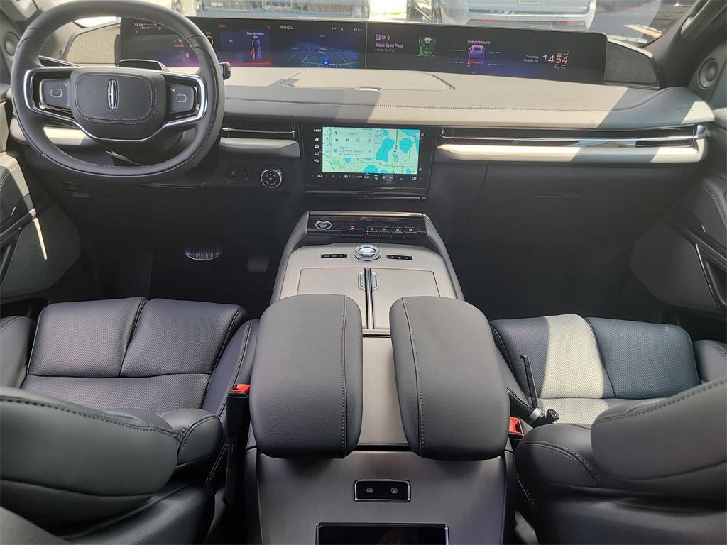 new 2025 Lincoln Navigator car, priced at $102,182