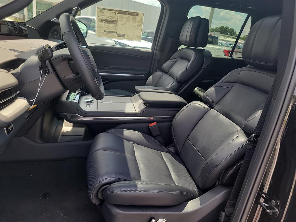 new 2025 Lincoln Navigator car, priced at $102,182