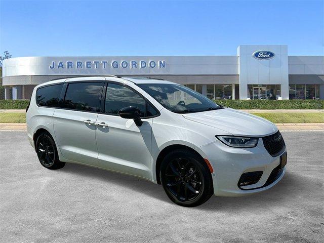 used 2023 Chrysler Pacifica car, priced at $42,431