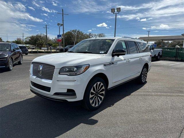 new 2024 Lincoln Navigator L car