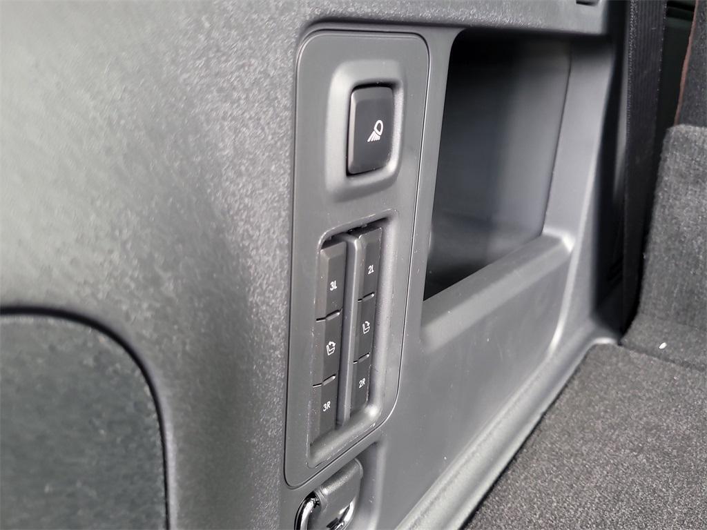 new 2025 Lincoln Navigator car, priced at $98,822