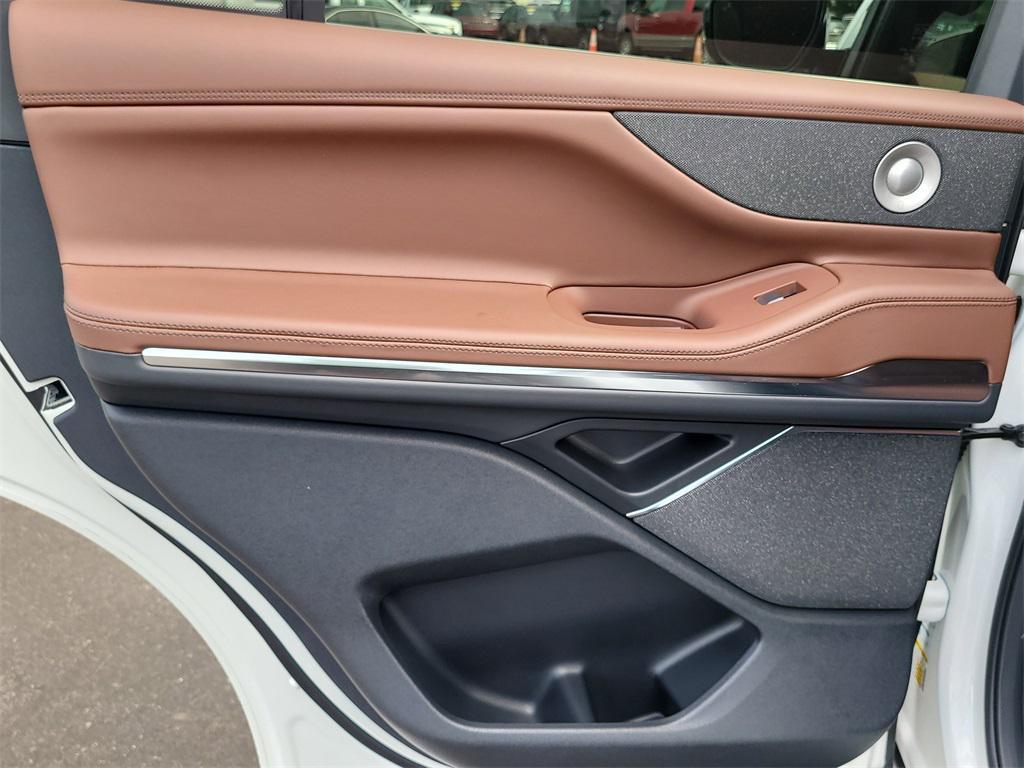 new 2025 Lincoln Navigator car, priced at $98,822