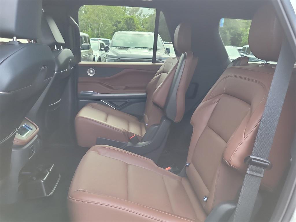 new 2025 Lincoln Navigator car, priced at $98,822