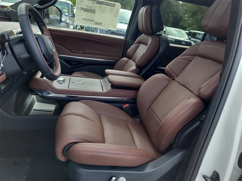 new 2025 Lincoln Navigator car, priced at $98,822