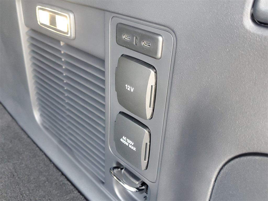 new 2025 Lincoln Navigator car, priced at $105,053