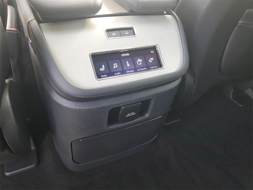 new 2025 Lincoln Navigator car, priced at $105,053