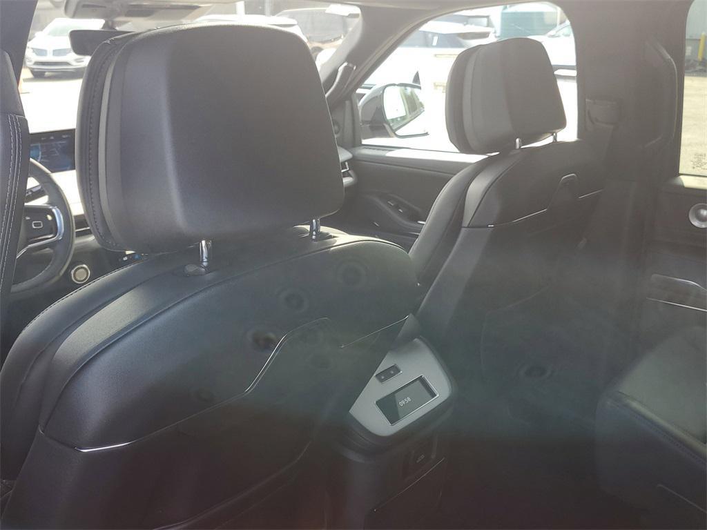 new 2025 Lincoln Navigator car, priced at $105,053