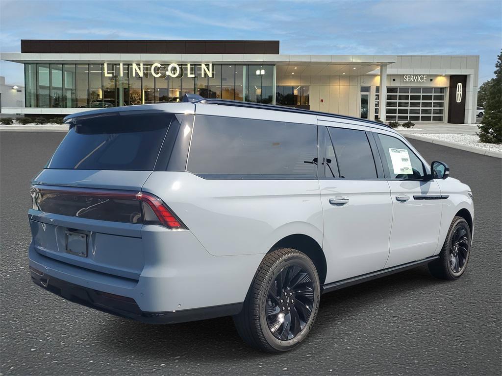 new 2025 Lincoln Navigator car, priced at $105,053
