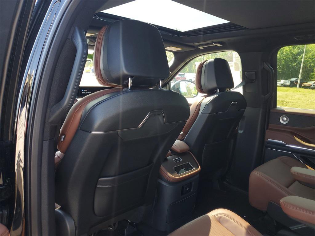 new 2025 Lincoln Navigator car, priced at $103,656