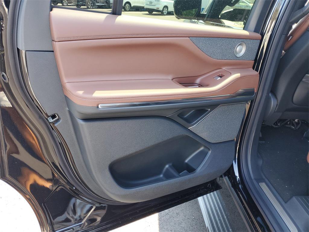 new 2025 Lincoln Navigator car, priced at $103,656
