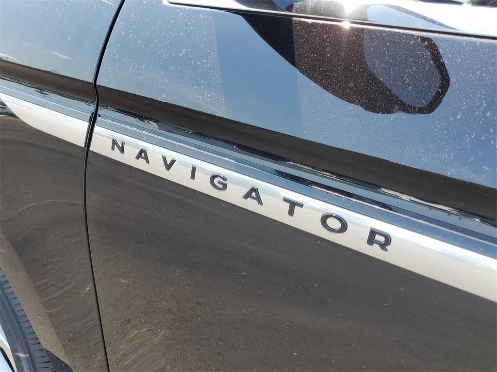 new 2025 Lincoln Navigator car, priced at $103,656