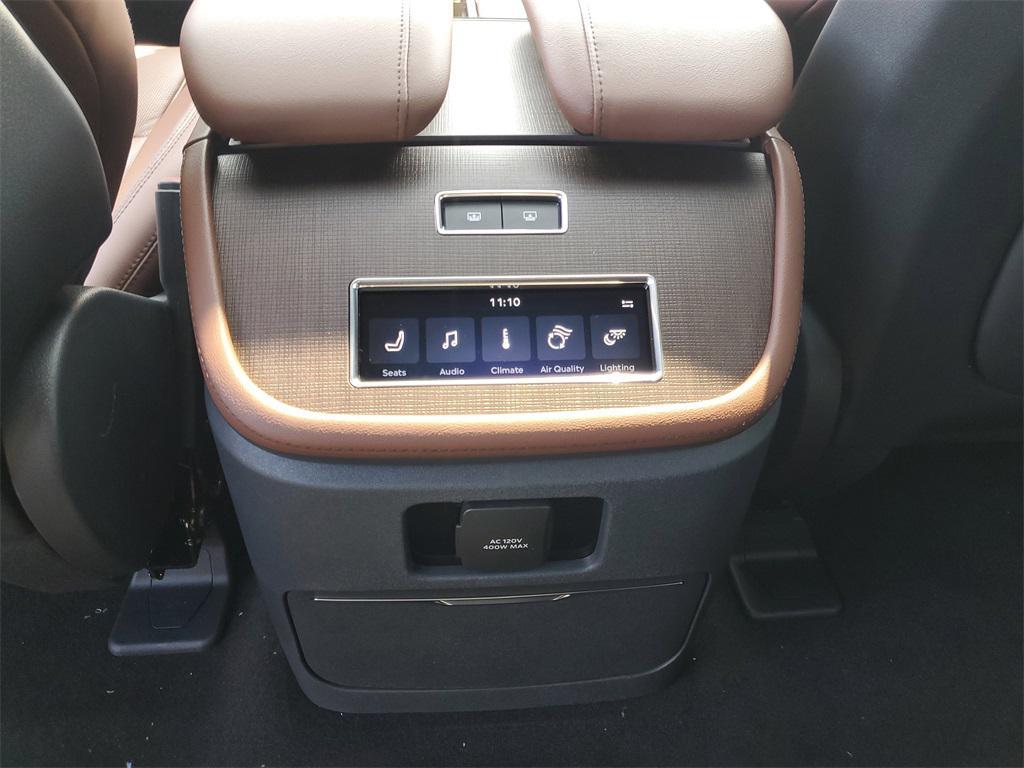 new 2025 Lincoln Navigator car, priced at $103,656