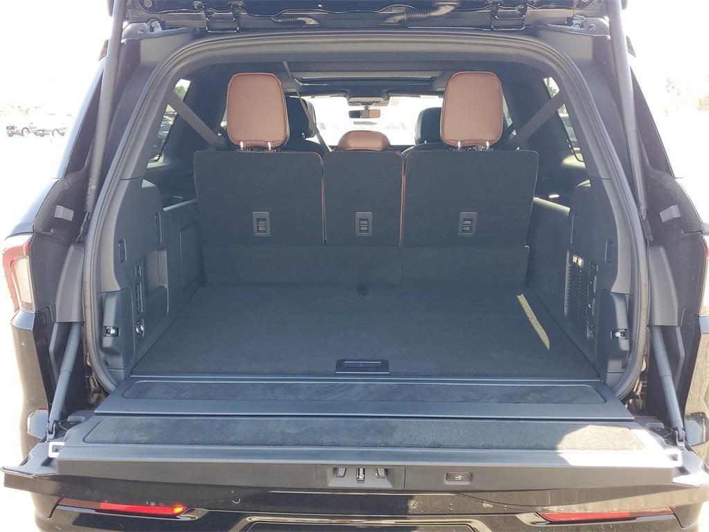 new 2025 Lincoln Navigator car, priced at $103,656