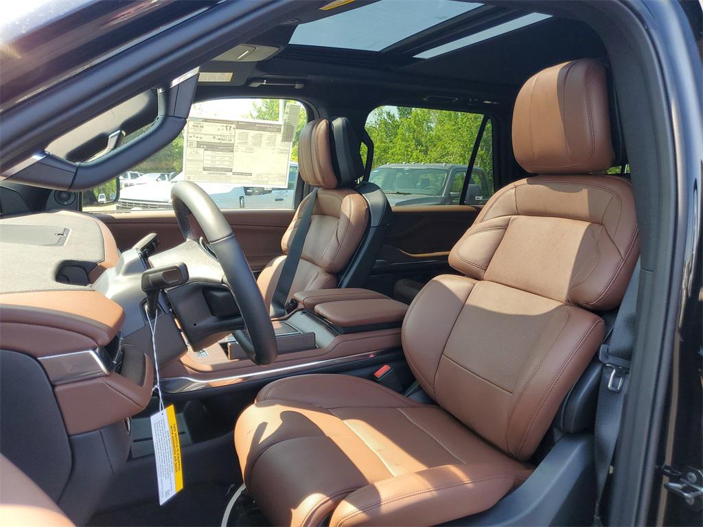 new 2025 Lincoln Navigator car, priced at $103,656