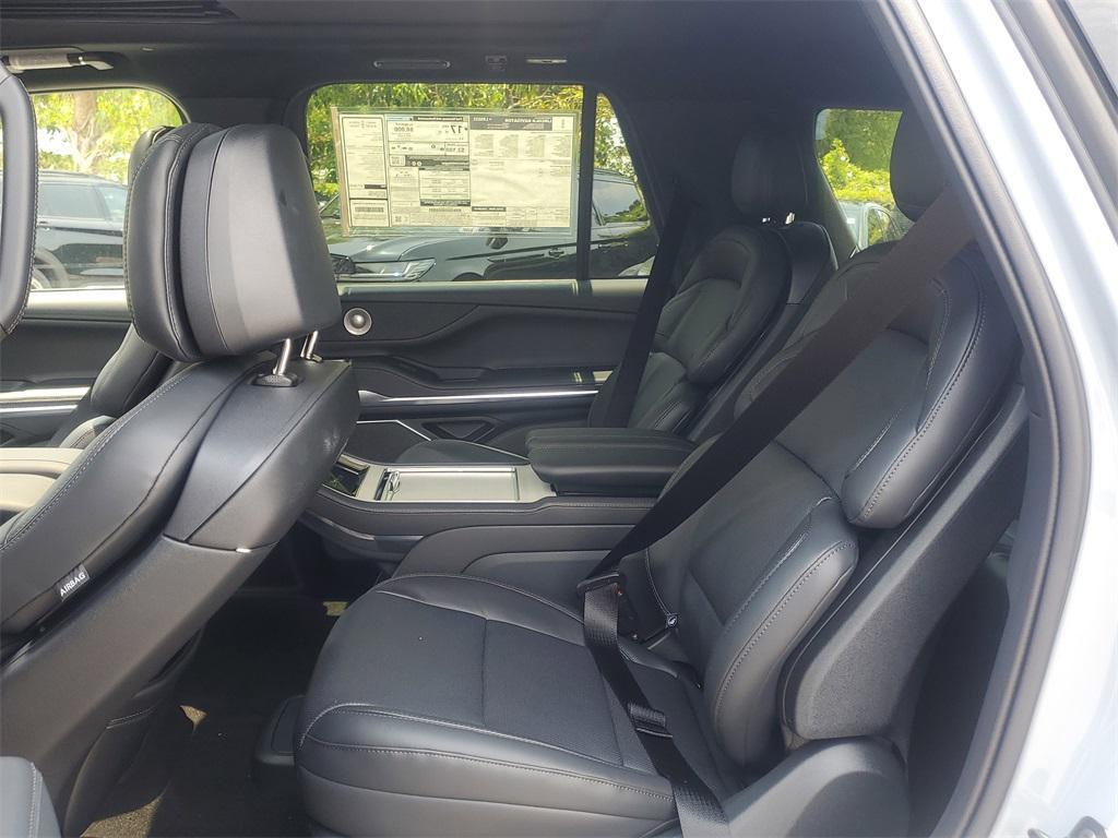 new 2025 Lincoln Navigator car, priced at $104,698