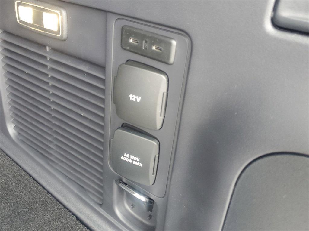 new 2025 Lincoln Navigator car, priced at $104,698