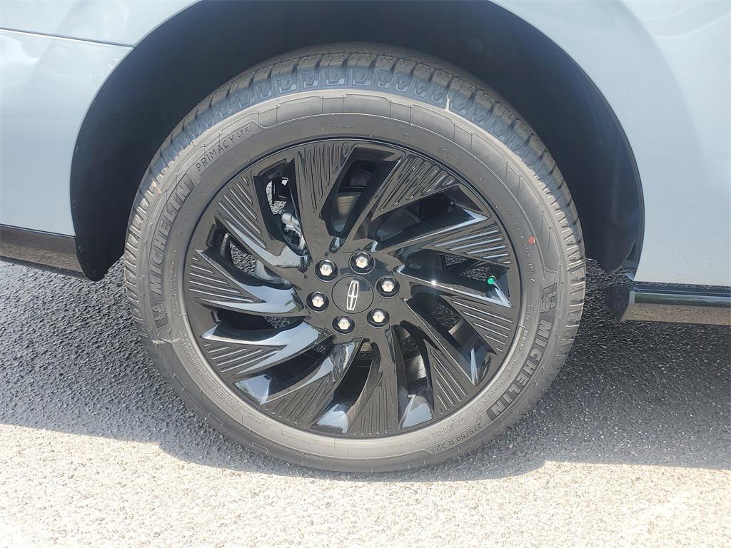 new 2025 Lincoln Navigator car, priced at $104,698