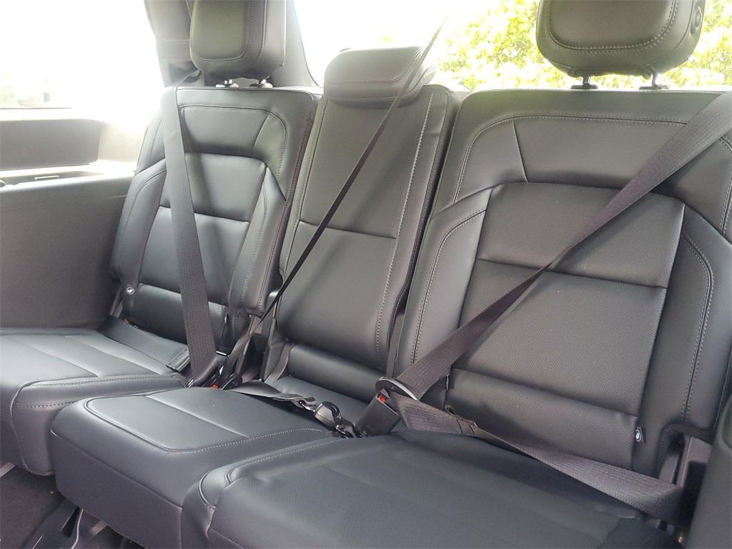 new 2025 Lincoln Navigator car, priced at $104,698