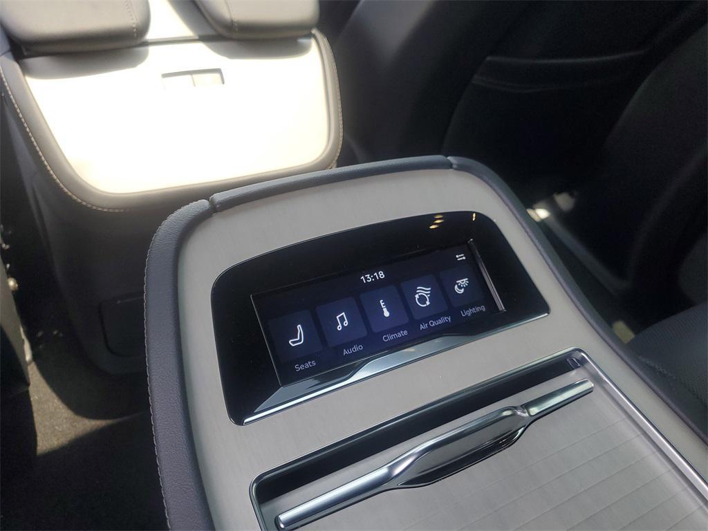 new 2025 Lincoln Navigator car, priced at $104,698