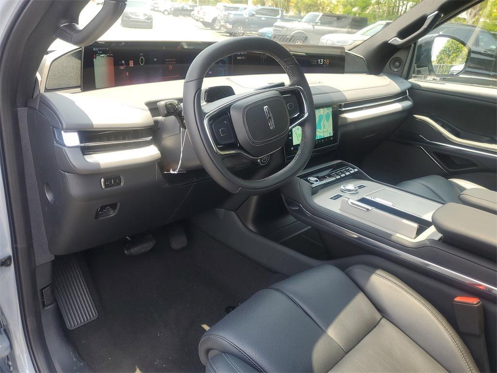 new 2025 Lincoln Navigator car, priced at $104,698