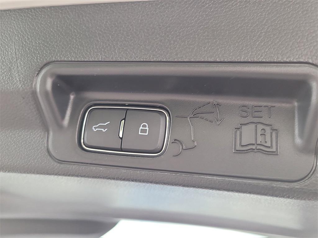 used 2022 Ford Explorer car, priced at $29,638