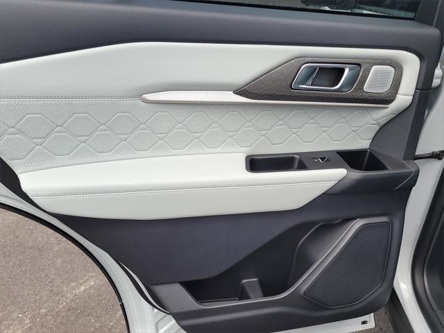 new 2025 Ford Explorer car, priced at $56,712
