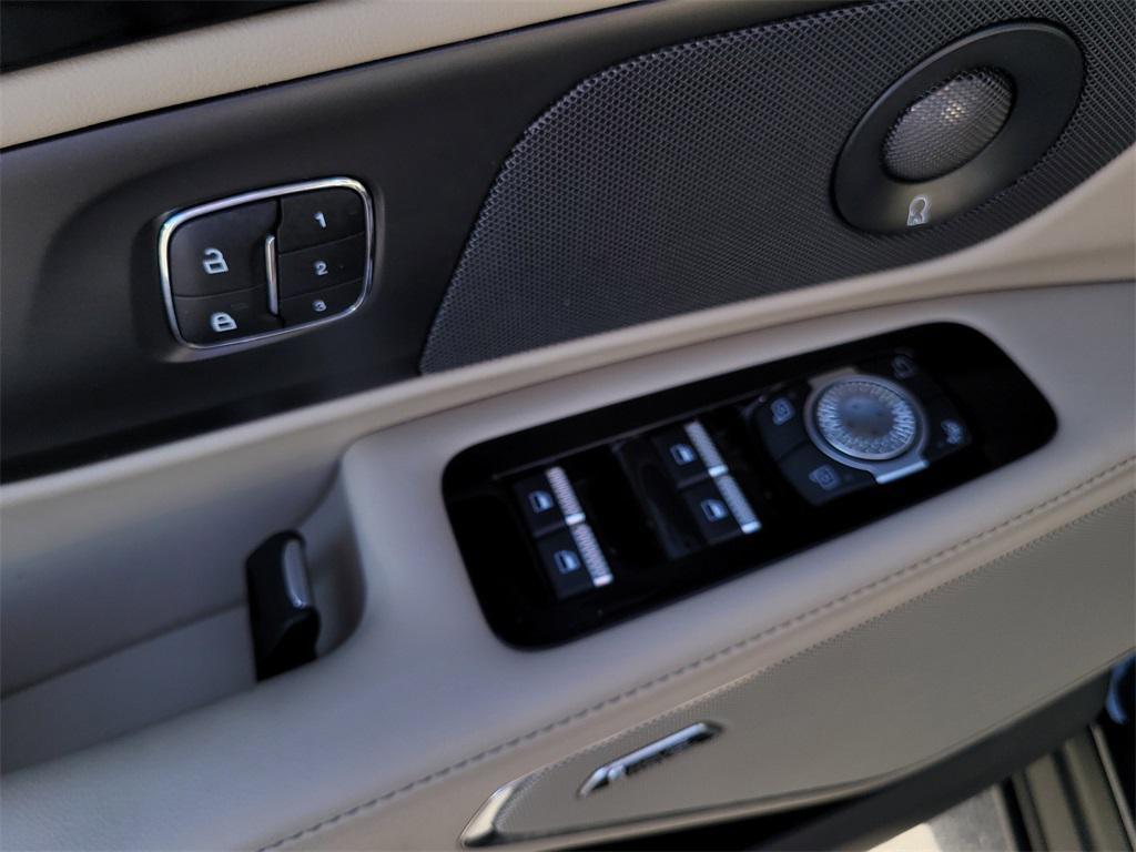 used 2024 Lincoln Nautilus car, priced at $47,933