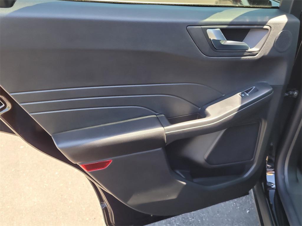 new 2025 Ford Escape PHEV car, priced at $33,099