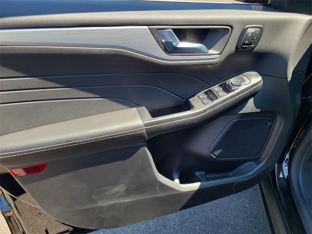 new 2025 Ford Escape PHEV car, priced at $33,099
