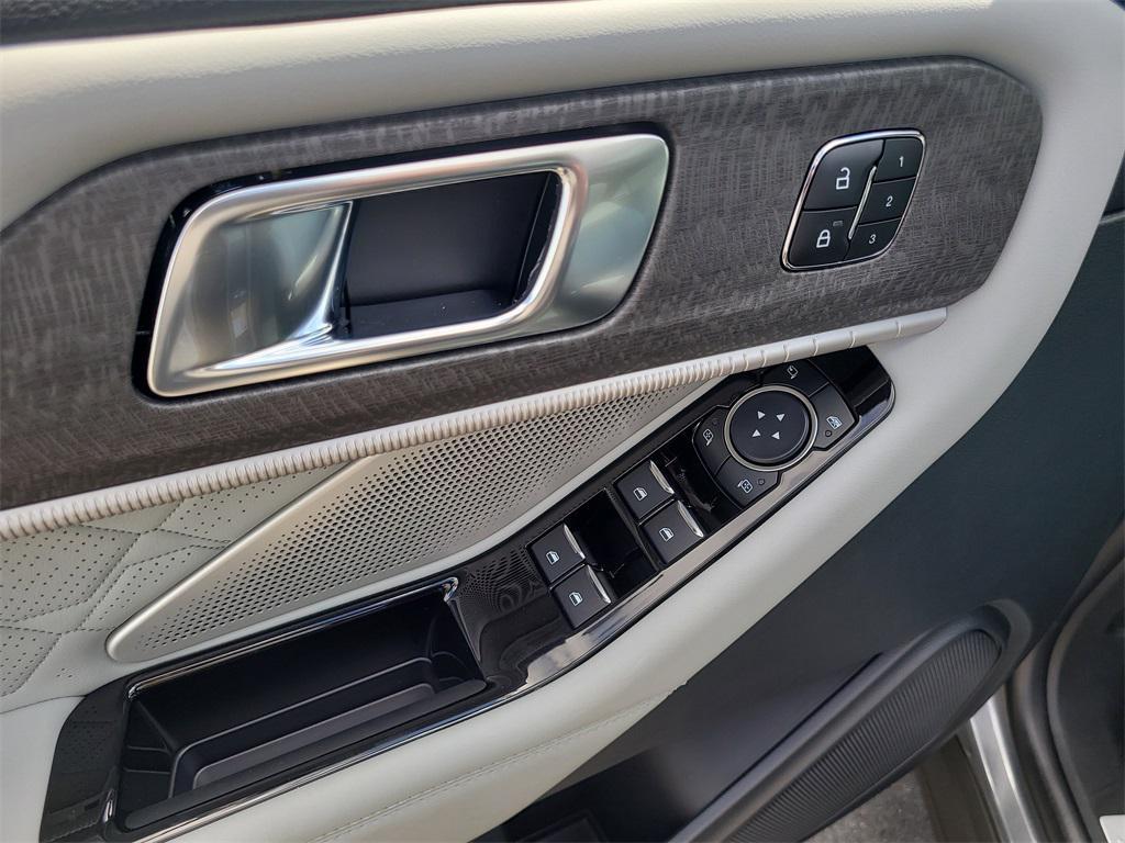 new 2025 Ford Explorer car, priced at $51,911
