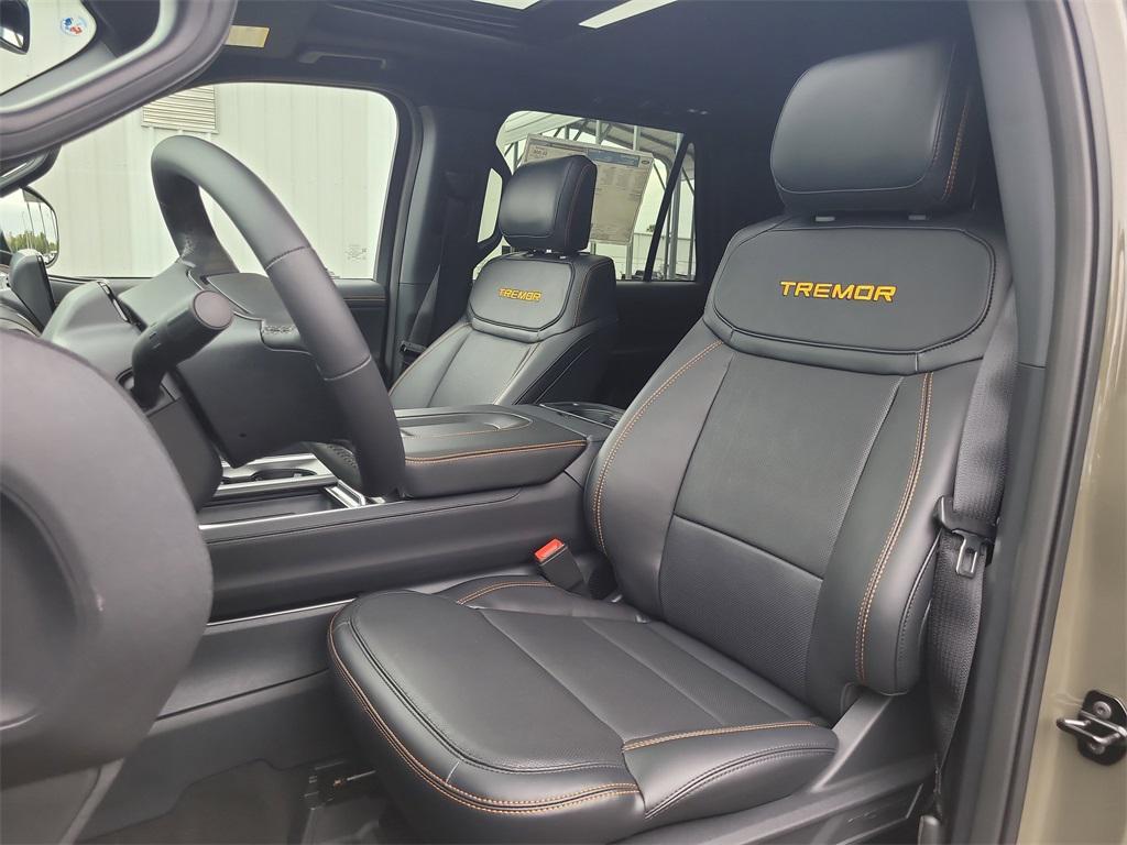 new 2025 Ford Expedition car, priced at $77,685