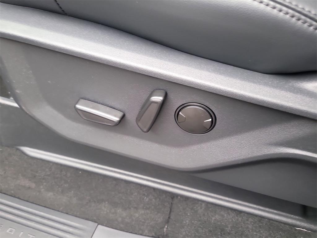 new 2025 Ford Expedition car, priced at $77,685