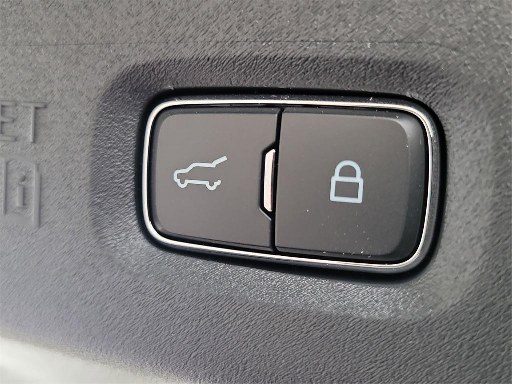 new 2025 Ford Expedition car, priced at $77,685