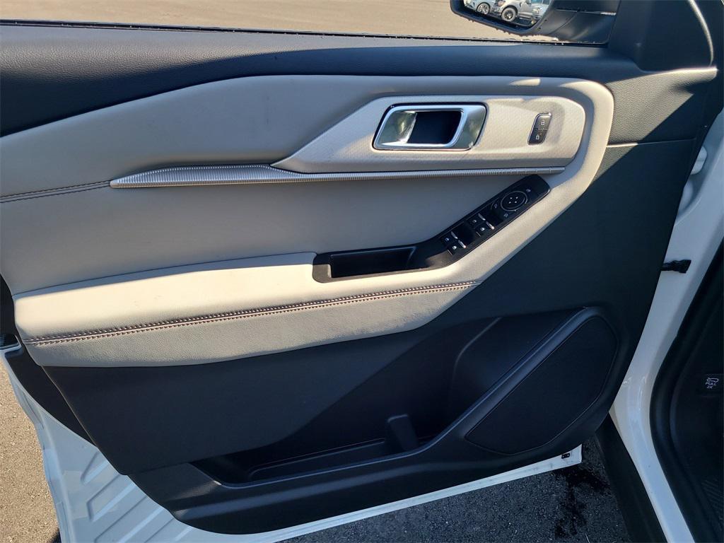 new 2025 Ford Explorer car, priced at $40,314