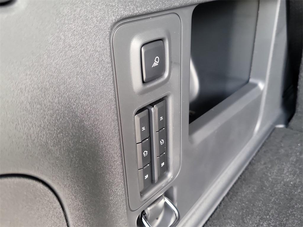 new 2025 Lincoln Navigator car, priced at $102,182