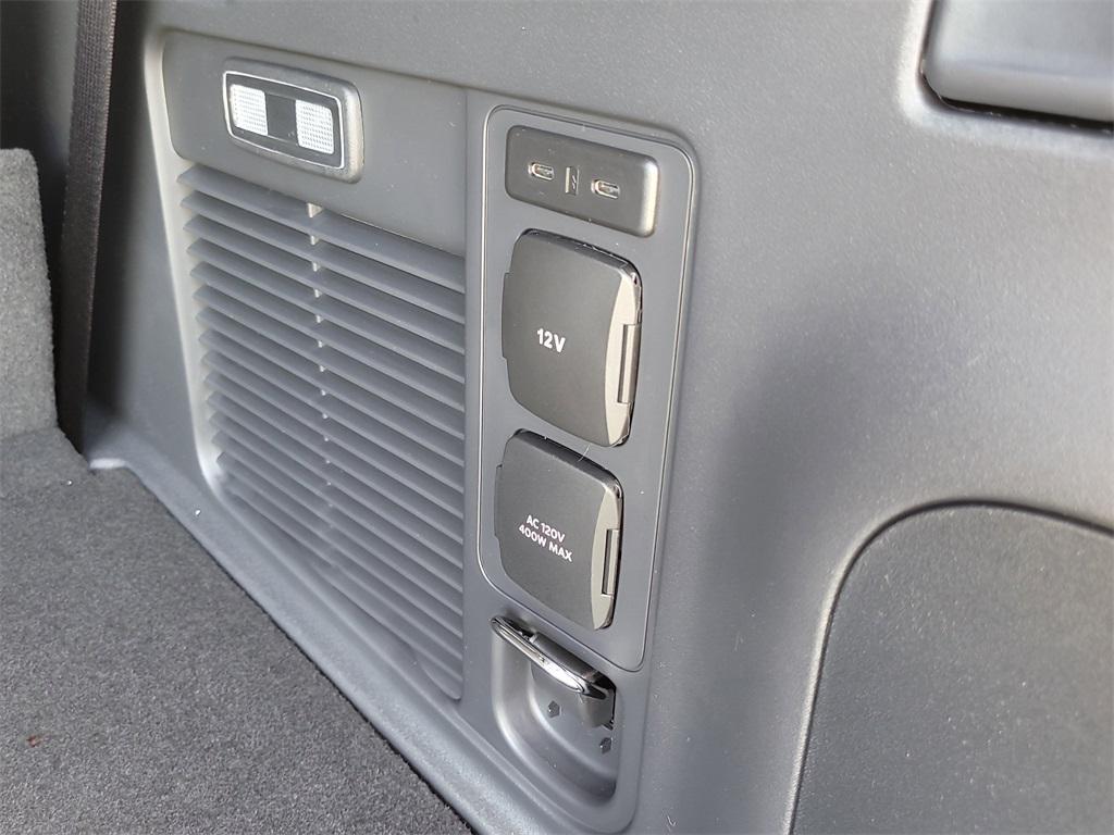 new 2025 Lincoln Navigator car, priced at $102,182