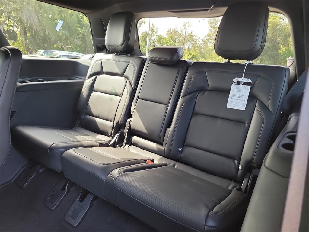 new 2025 Lincoln Navigator car, priced at $102,182