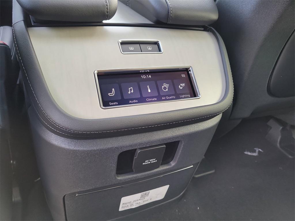 new 2025 Lincoln Navigator car, priced at $102,182
