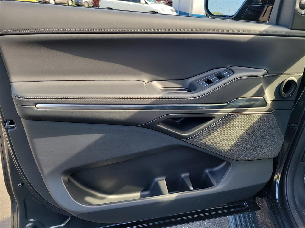 new 2025 Lincoln Navigator car, priced at $102,182