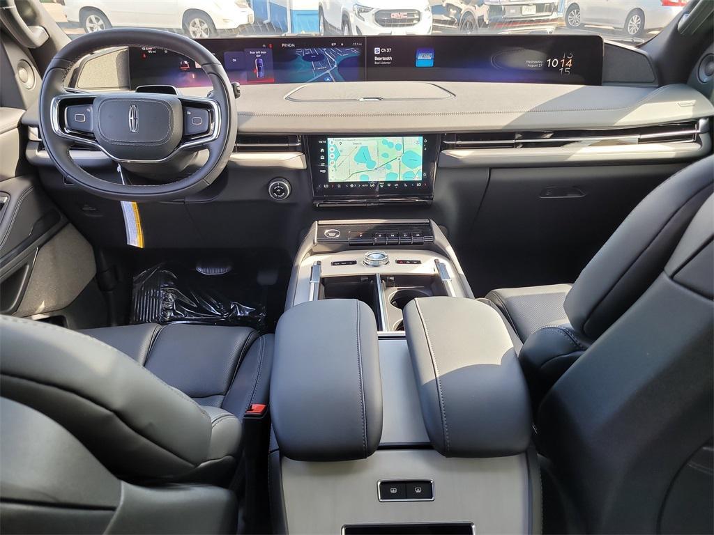 new 2025 Lincoln Navigator car, priced at $102,182