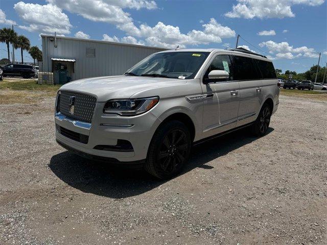 new 2024 Lincoln Navigator L car