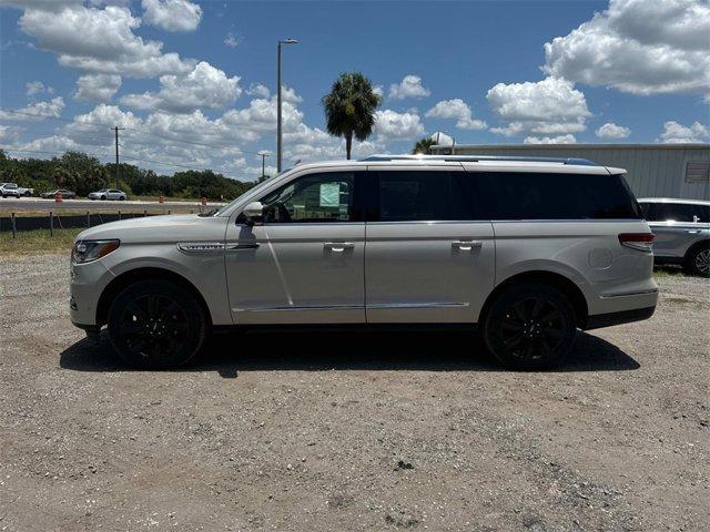 new 2024 Lincoln Navigator L car